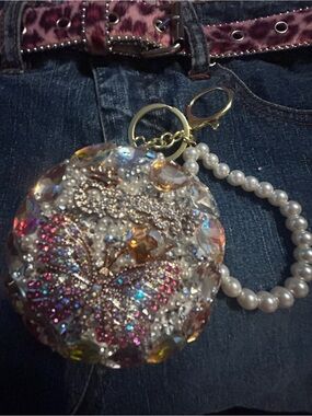 Crystal Butterfly Pearl Wristlet Clutch Charm - Pink & Gold